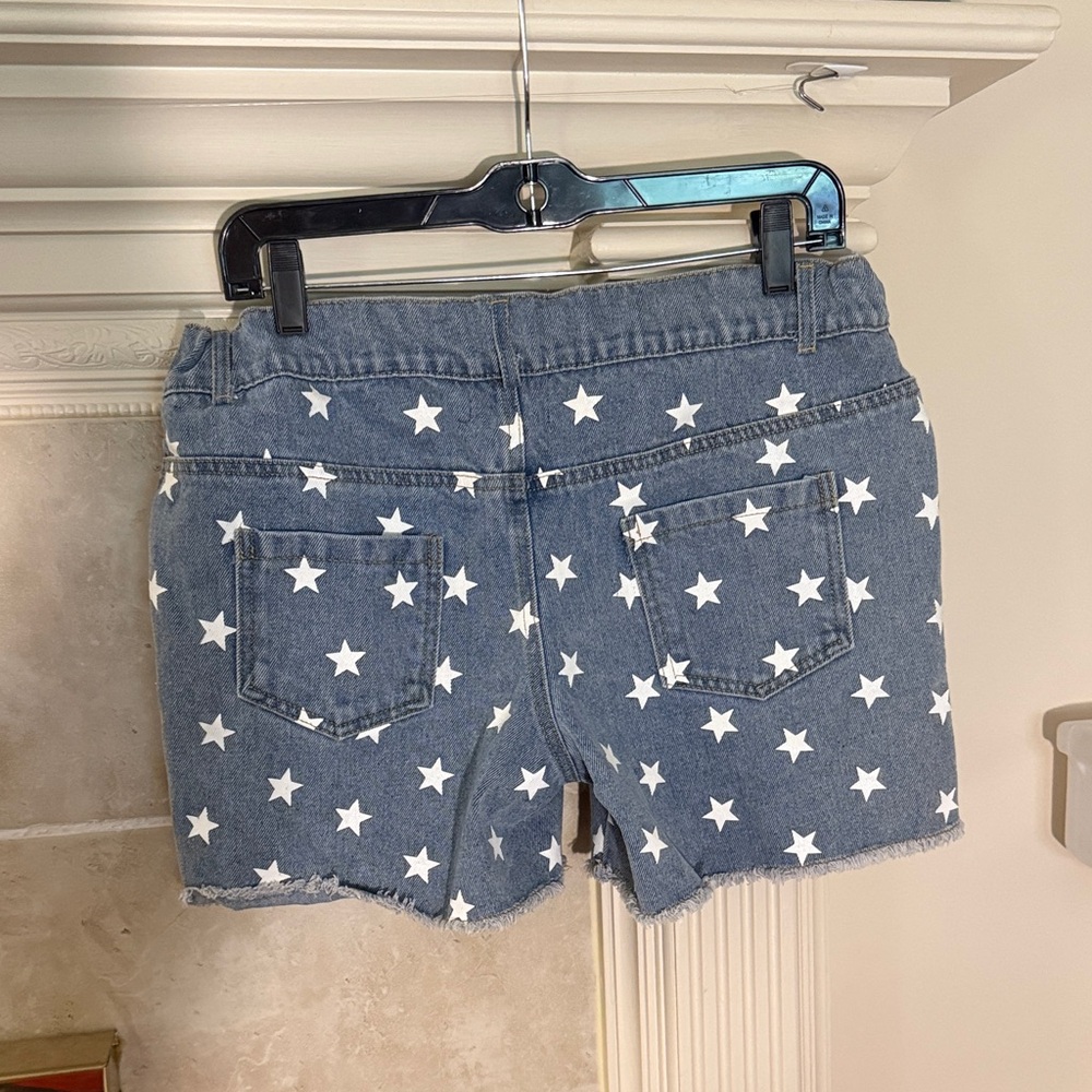 Star-Patterned Jean Shorts With Red Sequin Stripes - image 2